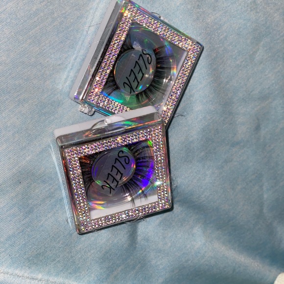 Lashes - Picture 4 of 6